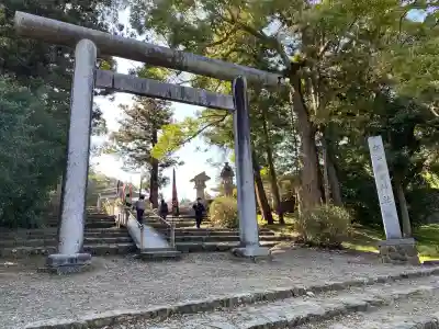 松江護國神社の{uncategorized: "未分類", other: "その他", undefined: "問題あり", building: "その他建物", grave: "お墓", sacred_gate: "鳥居", guardian: "狛犬", statue: "像", buddha: "仏像", history: "歴史", nature: "自然", garden: "庭園", animal: "動物", pagoda: "塔", temizu: "手水舎", mountain_gate: "山門・神門", sanctuary: "本殿・本堂", subordinate: "末社・摂社", art: "芸術", scenery: "景色", jizo: "地蔵", ema: "絵馬", goshuin: "御朱印", omikuji: "おみくじ", items: "授与品その他", amulet: "お守り", goshuincho: "御朱印帳", eats: "食事", festival: "お祭り", votive_dance: "神楽", shichigosan: "七五三参", wedding: "結婚式", experience: "体験その他", initially: "初詣", around: "周辺", anti_infection: "感染症対策"}