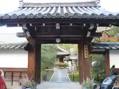 一條殿 新善光寺の山門