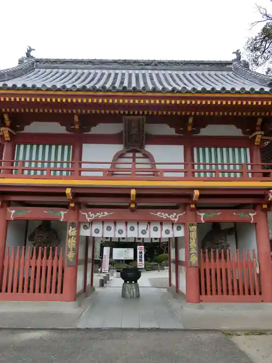 極楽寺の山門・神門