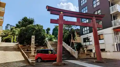 白金氷川神社の鳥居