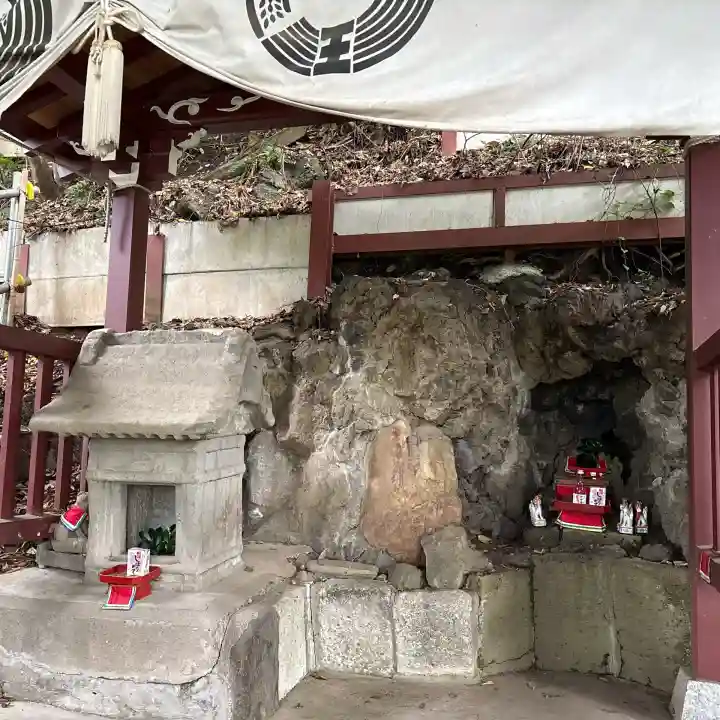 王子稲荷神社の{uncategorized: "未分類", other: "その他", undefined: "問題あり", building: "その他建物", grave: "お墓", sacred_gate: "鳥居", guardian: "狛犬", statue: "像", buddha: "仏像", history: "歴史", nature: "自然", garden: "庭園", animal: "動物", pagoda: "塔", temizu: "手水舎", mountain_gate: "山門・神門", sanctuary: "本殿・本堂", subordinate: "末社・摂社", art: "芸術", scenery: "景色", jizo: "地蔵", ema: "絵馬", goshuin: "御朱印", omikuji: "おみくじ", items: "授与品その他", amulet: "お守り", goshuincho: "御朱印帳", eats: "食事", festival: "お祭り", votive_dance: "神楽", shichigosan: "七五三参", wedding: "結婚式", experience: "体験その他", initially: "初詣", around: "周辺", anti_infection: "感染症対策"}