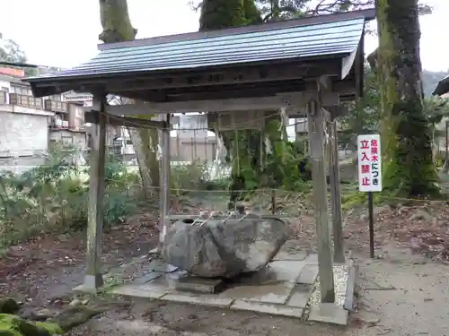 三朝神社の手水舎