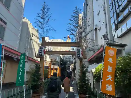 烏森神社の{uncategorized: "未分類", other: "その他", undefined: "問題あり", building: "その他建物", grave: "お墓", sacred_gate: "鳥居", guardian: "狛犬", statue: "像", buddha: "仏像", history: "歴史", nature: "自然", garden: "庭園", animal: "動物", pagoda: "塔", temizu: "手水舎", mountain_gate: "山門・神門", sanctuary: "本殿・本堂", subordinate: "末社・摂社", art: "芸術", scenery: "景色", jizo: "地蔵", ema: "絵馬", goshuin: "御朱印", omikuji: "おみくじ", items: "授与品その他", amulet: "お守り", goshuincho: "御朱印帳", eats: "食事", festival: "お祭り", votive_dance: "神楽", shichigosan: "七五三参", wedding: "結婚式", experience: "体験その他", initially: "初詣", around: "周辺", anti_infection: "感染症対策"}