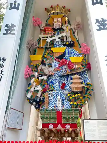 櫛田神社の{uncategorized: "未分類", other: "その他", undefined: "問題あり", building: "その他建物", grave: "お墓", sacred_gate: "鳥居", guardian: "狛犬", statue: "像", buddha: "仏像", history: "歴史", nature: "自然", garden: "庭園", animal: "動物", pagoda: "塔", temizu: "手水舎", mountain_gate: "山門・神門", sanctuary: "本殿・本堂", subordinate: "末社・摂社", art: "芸術", scenery: "景色", jizo: "地蔵", ema: "絵馬", goshuin: "御朱印", omikuji: "おみくじ", items: "授与品その他", amulet: "お守り", goshuincho: "御朱印帳", eats: "食事", festival: "お祭り", votive_dance: "神楽", shichigosan: "七五三参", wedding: "結婚式", experience: "体験その他", initially: "初詣", around: "周辺", anti_infection: "感染症対策"}