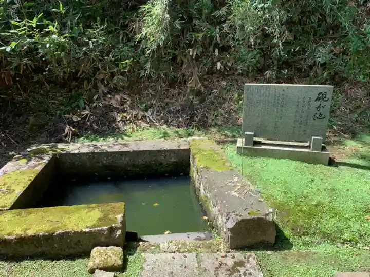 配志和神社の庭園