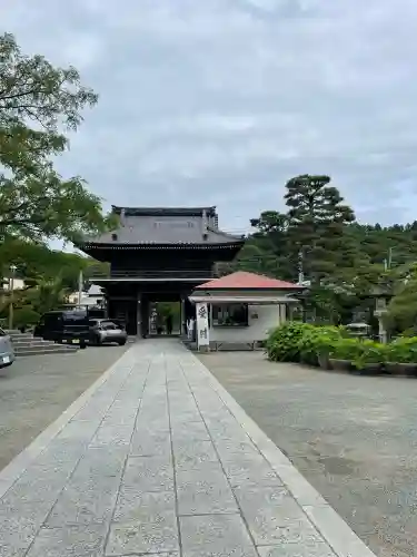 本覚寺の{uncategorized: "未分類", other: "その他", undefined: "問題あり", building: "その他建物", grave: "お墓", sacred_gate: "鳥居", guardian: "狛犬", statue: "像", buddha: "仏像", history: "歴史", nature: "自然", garden: "庭園", animal: "動物", pagoda: "塔", temizu: "手水舎", mountain_gate: "山門・神門", sanctuary: "本殿・本堂", subordinate: "末社・摂社", art: "芸術", scenery: "景色", jizo: "地蔵", ema: "絵馬", goshuin: "御朱印", omikuji: "おみくじ", items: "授与品その他", amulet: "お守り", goshuincho: "御朱印帳", eats: "食事", festival: "お祭り", votive_dance: "神楽", shichigosan: "七五三参", wedding: "結婚式", experience: "体験その他", initially: "初詣", around: "周辺", anti_infection: "感染症対策"}