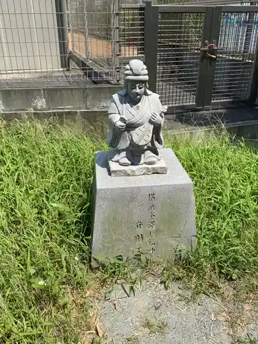 琵琶島神社の像