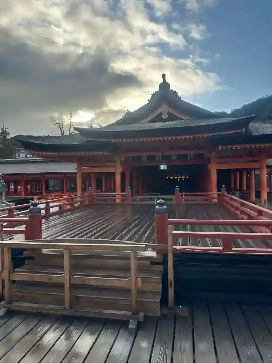 厳島神社の{uncategorized: "未分類", other: "その他", undefined: "問題あり", building: "その他建物", grave: "お墓", sacred_gate: "鳥居", guardian: "狛犬", statue: "像", buddha: "仏像", history: "歴史", nature: "自然", garden: "庭園", animal: "動物", pagoda: "塔", temizu: "手水舎", mountain_gate: "山門・神門", sanctuary: "本殿・本堂", subordinate: "末社・摂社", art: "芸術", scenery: "景色", jizo: "地蔵", ema: "絵馬", goshuin: "御朱印", omikuji: "おみくじ", items: "授与品その他", amulet: "お守り", goshuincho: "御朱印帳", eats: "食事", festival: "お祭り", votive_dance: "神楽", shichigosan: "七五三参", wedding: "結婚式", experience: "体験その他", initially: "初詣", around: "周辺", anti_infection: "感染症対策"}