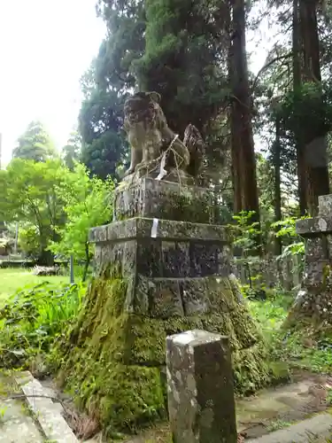 男成神社の狛犬