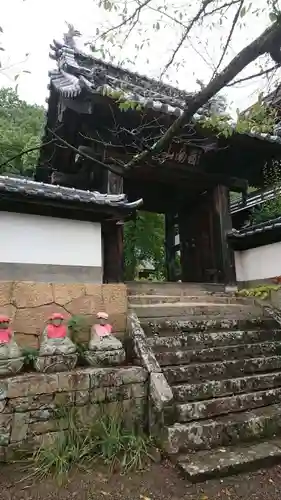 全芳院の山門