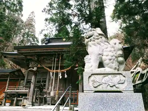 羽山神社の狛犬