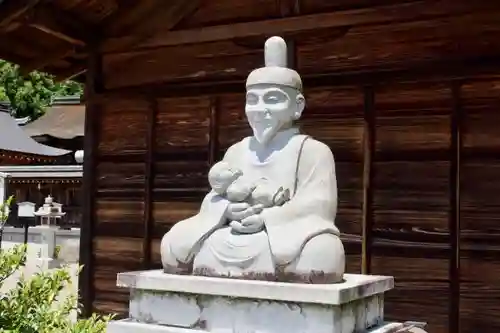 苗村神社の像