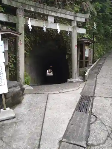 銭洗弁財天宇賀福神社(神奈川県)