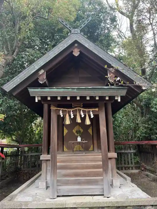 大鳥美波比神社(大鳥大社境内摂社)の{uncategorized: "未分類", other: "その他", undefined: "問題あり", building: "その他建物", grave: "お墓", sacred_gate: "鳥居", guardian: "狛犬", statue: "像", buddha: "仏像", history: "歴史", nature: "自然", garden: "庭園", animal: "動物", pagoda: "塔", temizu: "手水舎", mountain_gate: "山門・神門", sanctuary: "本殿・本堂", subordinate: "末社・摂社", art: "芸術", scenery: "景色", jizo: "地蔵", ema: "絵馬", goshuin: "御朱印", omikuji: "おみくじ", items: "授与品その他", amulet: "お守り", goshuincho: "御朱印帳", eats: "食事", festival: "お祭り", votive_dance: "神楽", shichigosan: "七五三参", wedding: "結婚式", experience: "体験その他", initially: "初詣", around: "周辺", anti_infection: "感染症対策"}