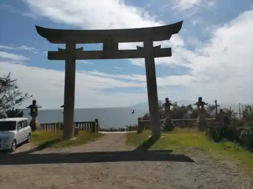伊和都比売神社の{uncategorized: "未分類", other: "その他", undefined: "問題あり", building: "その他建物", grave: "お墓", sacred_gate: "鳥居", guardian: "狛犬", statue: "像", buddha: "仏像", history: "歴史", nature: "自然", garden: "庭園", animal: "動物", pagoda: "塔", temizu: "手水舎", mountain_gate: "山門・神門", sanctuary: "本殿・本堂", subordinate: "末社・摂社", art: "芸術", scenery: "景色", jizo: "地蔵", ema: "絵馬", goshuin: "御朱印", omikuji: "おみくじ", items: "授与品その他", amulet: "お守り", goshuincho: "御朱印帳", eats: "食事", festival: "お祭り", votive_dance: "神楽", shichigosan: "七五三参", wedding: "結婚式", experience: "体験その他", initially: "初詣", around: "周辺", anti_infection: "感染症対策"}