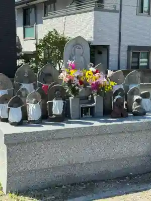 霊源寺の{uncategorized: "未分類", other: "その他", undefined: "問題あり", building: "その他建物", grave: "お墓", sacred_gate: "鳥居", guardian: "狛犬", statue: "像", buddha: "仏像", history: "歴史", nature: "自然", garden: "庭園", animal: "動物", pagoda: "塔", temizu: "手水舎", mountain_gate: "山門・神門", sanctuary: "本殿・本堂", subordinate: "末社・摂社", art: "芸術", scenery: "景色", jizo: "地蔵", ema: "絵馬", goshuin: "御朱印", omikuji: "おみくじ", items: "授与品その他", amulet: "お守り", goshuincho: "御朱印帳", eats: "食事", festival: "お祭り", votive_dance: "神楽", shichigosan: "七五三参", wedding: "結婚式", experience: "体験その他", initially: "初詣", around: "周辺", anti_infection: "感染症対策"}