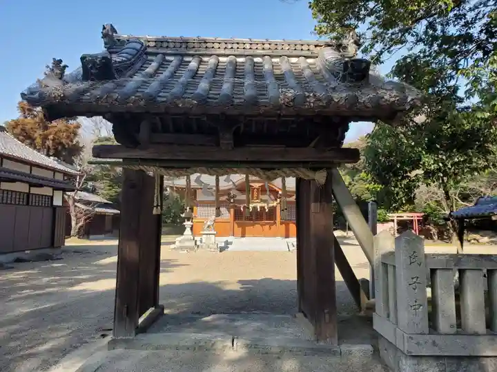 赤羽神社の山門・神門