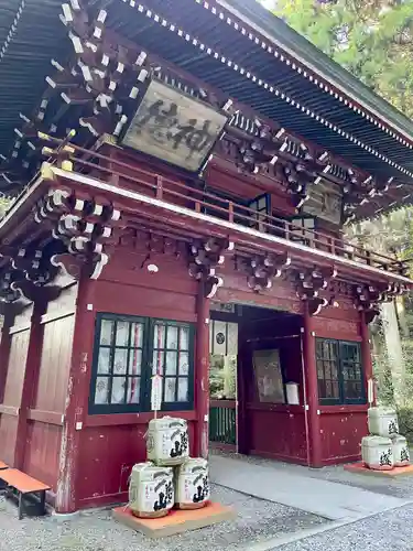 御岩神社の山門・神門