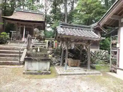融神社の手水舎