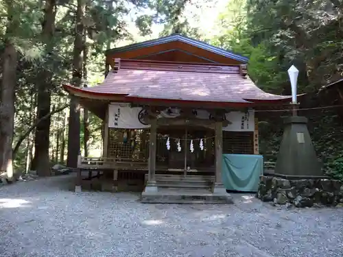 軍刀利神社の本殿・本堂