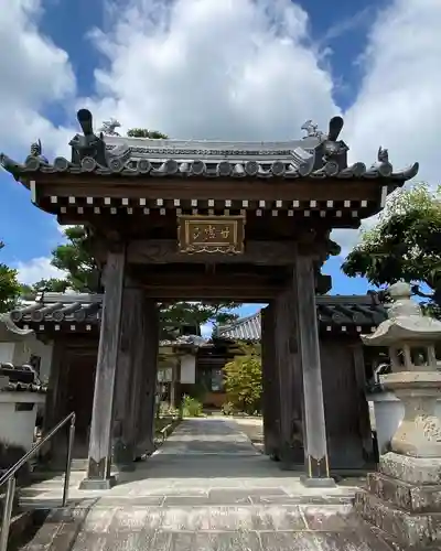 甘露寺の山門