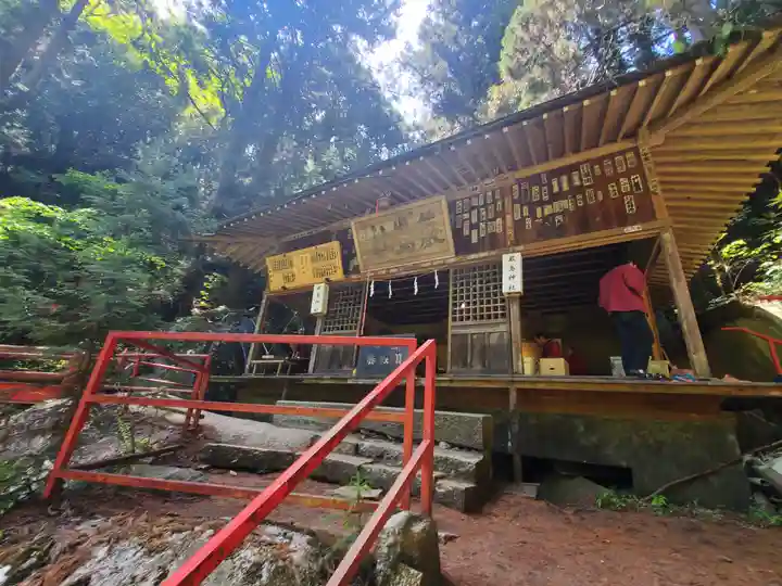 名草厳島神社の本殿・本堂