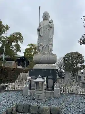 興全寺の{uncategorized: "未分類", other: "その他", undefined: "問題あり", building: "その他建物", grave: "お墓", sacred_gate: "鳥居", guardian: "狛犬", statue: "像", buddha: "仏像", history: "歴史", nature: "自然", garden: "庭園", animal: "動物", pagoda: "塔", temizu: "手水舎", mountain_gate: "山門・神門", sanctuary: "本殿・本堂", subordinate: "末社・摂社", art: "芸術", scenery: "景色", jizo: "地蔵", ema: "絵馬", goshuin: "御朱印", omikuji: "おみくじ", items: "授与品その他", amulet: "お守り", goshuincho: "御朱印帳", eats: "食事", festival: "お祭り", votive_dance: "神楽", shichigosan: "七五三参", wedding: "結婚式", experience: "体験その他", initially: "初詣", around: "周辺", anti_infection: "感染症対策"}