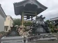 龍本寺の{uncategorized: "未分類", other: "その他", undefined: "問題あり", building: "その他建物", grave: "お墓", sacred_gate: "鳥居", guardian: "狛犬", statue: "像", buddha: "仏像", history: "歴史", nature: "自然", garden: "庭園", animal: "動物", pagoda: "塔", temizu: "手水舎", mountain_gate: "山門・神門", sanctuary: "本殿・本堂", subordinate: "末社・摂社", art: "芸術", scenery: "景色", jizo: "地蔵", ema: "絵馬", goshuin: "御朱印", omikuji: "おみくじ", items: "授与品その他", amulet: "お守り", goshuincho: "御朱印帳", eats: "食事", festival: "お祭り", votive_dance: "神楽", shichigosan: "七五三参", wedding: "結婚式", experience: "体験その他", initially: "初詣", around: "周辺", anti_infection: "感染症対策"}