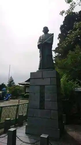 日高神社の像