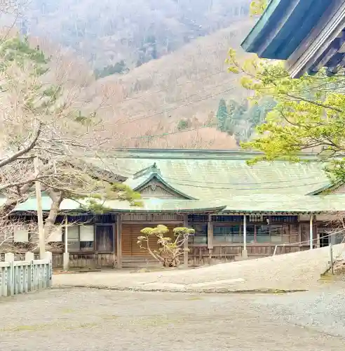 函館八幡宮の{uncategorized: "未分類", other: "その他", undefined: "問題あり", building: "その他建物", grave: "お墓", sacred_gate: "鳥居", guardian: "狛犬", statue: "像", buddha: "仏像", history: "歴史", nature: "自然", garden: "庭園", animal: "動物", pagoda: "塔", temizu: "手水舎", mountain_gate: "山門・神門", sanctuary: "本殿・本堂", subordinate: "末社・摂社", art: "芸術", scenery: "景色", jizo: "地蔵", ema: "絵馬", goshuin: "御朱印", omikuji: "おみくじ", items: "授与品その他", amulet: "お守り", goshuincho: "御朱印帳", eats: "食事", festival: "お祭り", votive_dance: "神楽", shichigosan: "七五三参", wedding: "結婚式", experience: "体験その他", initially: "初詣", around: "周辺", anti_infection: "感染症対策"}