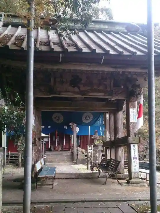見瀧寺宝地院の山門・神門