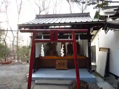 新屋山神社の末社・摂社