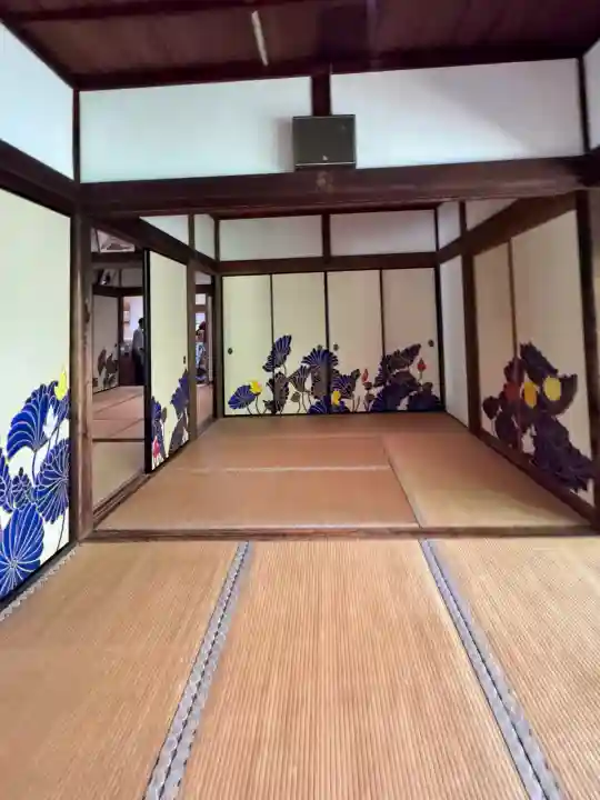 青蓮院門跡の{uncategorized: "未分類", other: "その他", undefined: "問題あり", building: "その他建物", grave: "お墓", sacred_gate: "鳥居", guardian: "狛犬", statue: "像", buddha: "仏像", history: "歴史", nature: "自然", garden: "庭園", animal: "動物", pagoda: "塔", temizu: "手水舎", mountain_gate: "山門・神門", sanctuary: "本殿・本堂", subordinate: "末社・摂社", art: "芸術", scenery: "景色", jizo: "地蔵", ema: "絵馬", goshuin: "御朱印", omikuji: "おみくじ", items: "授与品その他", amulet: "お守り", goshuincho: "御朱印帳", eats: "食事", festival: "お祭り", votive_dance: "神楽", shichigosan: "七五三参", wedding: "結婚式", experience: "体験その他", initially: "初詣", around: "周辺", anti_infection: "感染症対策"}