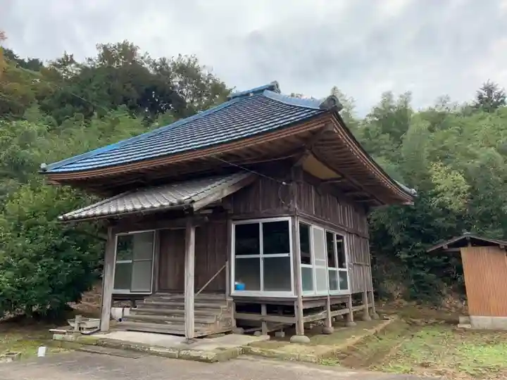 薬師堂の本殿・本堂