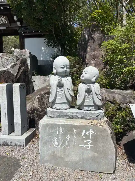 善住禅寺の{uncategorized: "未分類", other: "その他", undefined: "問題あり", building: "その他建物", grave: "お墓", sacred_gate: "鳥居", guardian: "狛犬", statue: "像", buddha: "仏像", history: "歴史", nature: "自然", garden: "庭園", animal: "動物", pagoda: "塔", temizu: "手水舎", mountain_gate: "山門・神門", sanctuary: "本殿・本堂", subordinate: "末社・摂社", art: "芸術", scenery: "景色", jizo: "地蔵", ema: "絵馬", goshuin: "御朱印", omikuji: "おみくじ", items: "授与品その他", amulet: "お守り", goshuincho: "御朱印帳", eats: "食事", festival: "お祭り", votive_dance: "神楽", shichigosan: "七五三参", wedding: "結婚式", experience: "体験その他", initially: "初詣", around: "周辺", anti_infection: "感染症対策"}