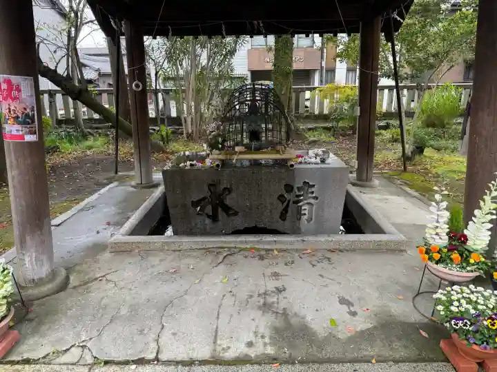 若宮神明社の{uncategorized: "未分類", other: "その他", undefined: "問題あり", building: "その他建物", grave: "お墓", sacred_gate: "鳥居", guardian: "狛犬", statue: "像", buddha: "仏像", history: "歴史", nature: "自然", garden: "庭園", animal: "動物", pagoda: "塔", temizu: "手水舎", mountain_gate: "山門・神門", sanctuary: "本殿・本堂", subordinate: "末社・摂社", art: "芸術", scenery: "景色", jizo: "地蔵", ema: "絵馬", goshuin: "御朱印", omikuji: "おみくじ", items: "授与品その他", amulet: "お守り", goshuincho: "御朱印帳", eats: "食事", festival: "お祭り", votive_dance: "神楽", shichigosan: "七五三参", wedding: "結婚式", experience: "体験その他", initially: "初詣", around: "周辺", anti_infection: "感染症対策"}