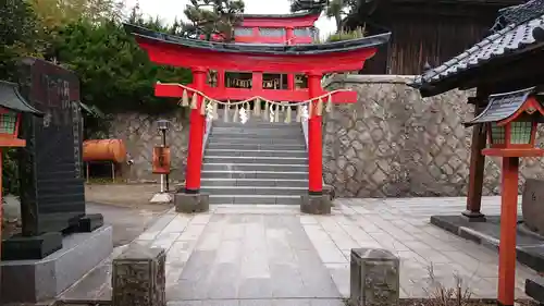 青山御幣稲荷神社の鳥居