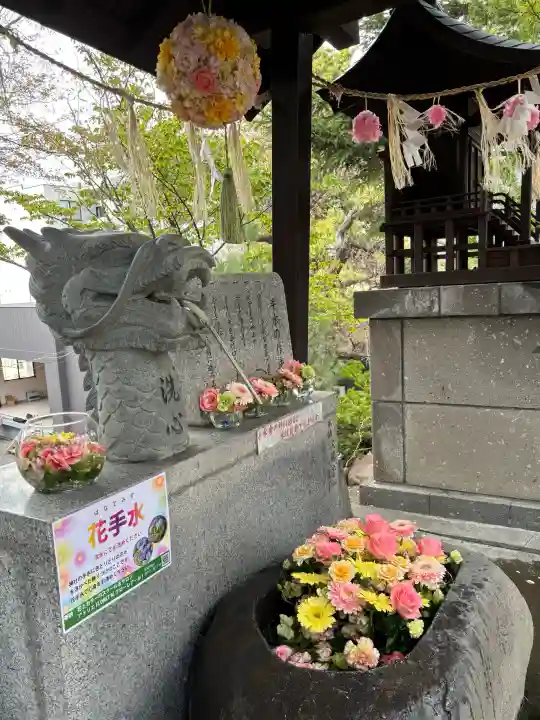 手稲神社の{uncategorized: "未分類", other: "その他", undefined: "問題あり", building: "その他建物", grave: "お墓", sacred_gate: "鳥居", guardian: "狛犬", statue: "像", buddha: "仏像", history: "歴史", nature: "自然", garden: "庭園", animal: "動物", pagoda: "塔", temizu: "手水舎", mountain_gate: "山門・神門", sanctuary: "本殿・本堂", subordinate: "末社・摂社", art: "芸術", scenery: "景色", jizo: "地蔵", ema: "絵馬", goshuin: "御朱印", omikuji: "おみくじ", items: "授与品その他", amulet: "お守り", goshuincho: "御朱印帳", eats: "食事", festival: "お祭り", votive_dance: "神楽", shichigosan: "七五三参", wedding: "結婚式", experience: "体験その他", initially: "初詣", around: "周辺", anti_infection: "感染症対策"}