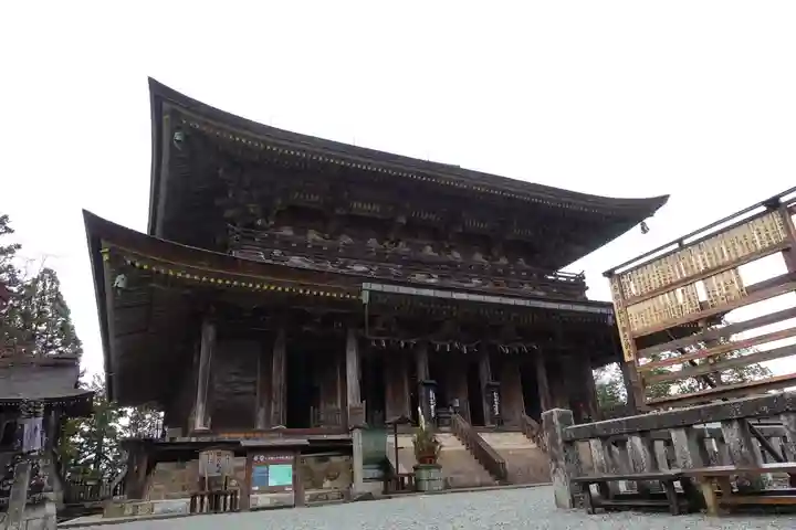 金峯山寺の本殿・本堂