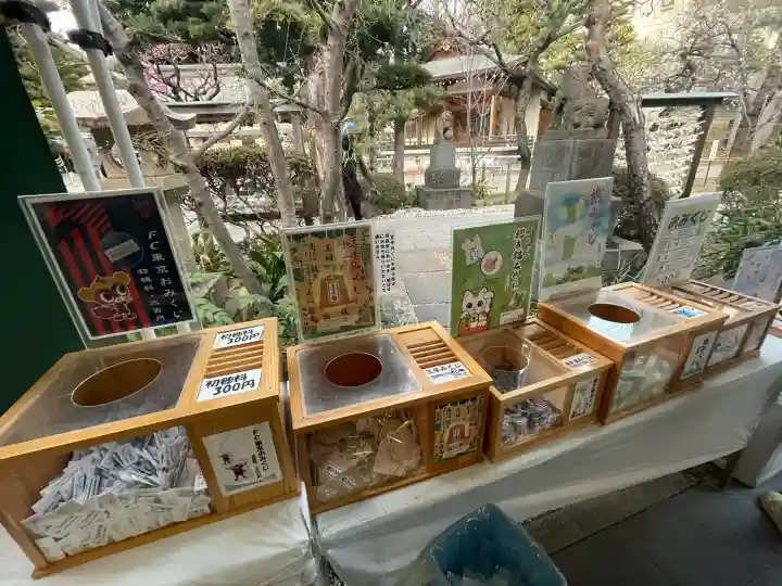 鳩森八幡神社の{uncategorized: "未分類", other: "その他", undefined: "問題あり", building: "その他建物", grave: "お墓", sacred_gate: "鳥居", guardian: "狛犬", statue: "像", buddha: "仏像", history: "歴史", nature: "自然", garden: "庭園", animal: "動物", pagoda: "塔", temizu: "手水舎", mountain_gate: "山門・神門", sanctuary: "本殿・本堂", subordinate: "末社・摂社", art: "芸術", scenery: "景色", jizo: "地蔵", ema: "絵馬", goshuin: "御朱印", omikuji: "おみくじ", items: "授与品その他", amulet: "お守り", goshuincho: "御朱印帳", eats: "食事", festival: "お祭り", votive_dance: "神楽", shichigosan: "七五三参", wedding: "結婚式", experience: "体験その他", initially: "初詣", around: "周辺", anti_infection: "感染症対策"}