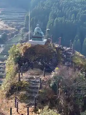 霊巌寺の像