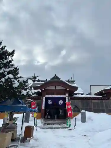 札幌八幡宮の{uncategorized: "未分類", other: "その他", undefined: "問題あり", building: "その他建物", grave: "お墓", sacred_gate: "鳥居", guardian: "狛犬", statue: "像", buddha: "仏像", history: "歴史", nature: "自然", garden: "庭園", animal: "動物", pagoda: "塔", temizu: "手水舎", mountain_gate: "山門・神門", sanctuary: "本殿・本堂", subordinate: "末社・摂社", art: "芸術", scenery: "景色", jizo: "地蔵", ema: "絵馬", goshuin: "御朱印", omikuji: "おみくじ", items: "授与品その他", amulet: "お守り", goshuincho: "御朱印帳", eats: "食事", festival: "お祭り", votive_dance: "神楽", shichigosan: "七五三参", wedding: "結婚式", experience: "体験その他", initially: "初詣", around: "周辺", anti_infection: "感染症対策"}