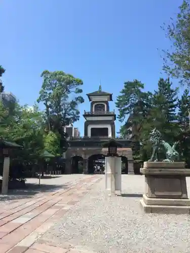 尾山神社の山門・神門