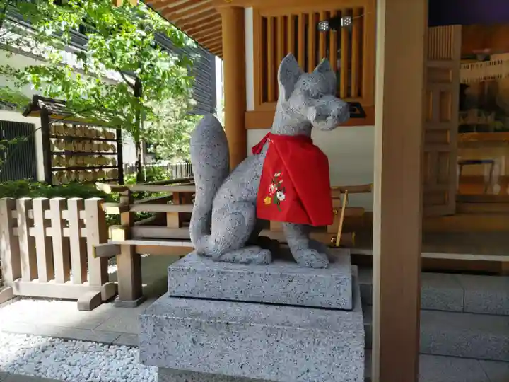 福徳神社(芽吹稲荷)の狛犬