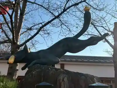 伏見稲荷大社の{uncategorized: "未分類", other: "その他", undefined: "問題あり", building: "その他建物", grave: "お墓", sacred_gate: "鳥居", guardian: "狛犬", statue: "像", buddha: "仏像", history: "歴史", nature: "自然", garden: "庭園", animal: "動物", pagoda: "塔", temizu: "手水舎", mountain_gate: "山門・神門", sanctuary: "本殿・本堂", subordinate: "末社・摂社", art: "芸術", scenery: "景色", jizo: "地蔵", ema: "絵馬", goshuin: "御朱印", omikuji: "おみくじ", items: "授与品その他", amulet: "お守り", goshuincho: "御朱印帳", eats: "食事", festival: "お祭り", votive_dance: "神楽", shichigosan: "七五三参", wedding: "結婚式", experience: "体験その他", initially: "初詣", around: "周辺", anti_infection: "感染症対策"}