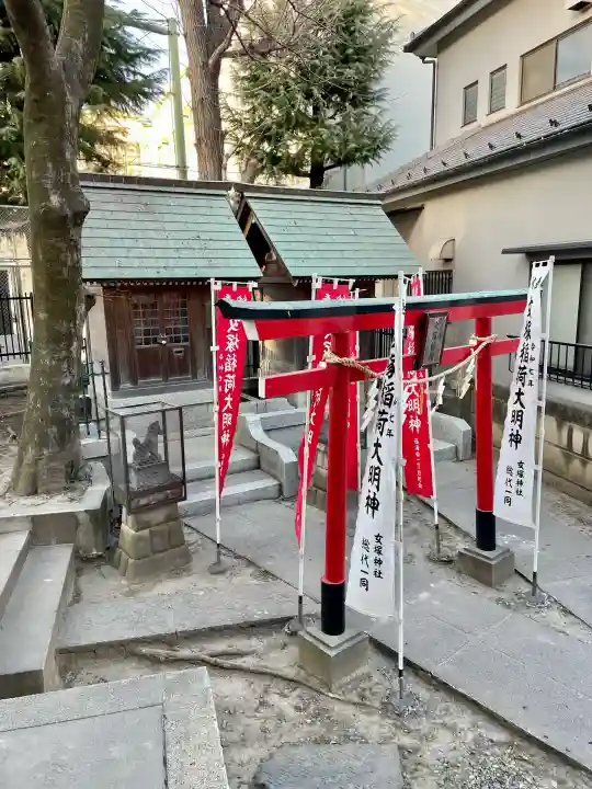 女塚神社の{uncategorized: "未分類", other: "その他", undefined: "問題あり", building: "その他建物", grave: "お墓", sacred_gate: "鳥居", guardian: "狛犬", statue: "像", buddha: "仏像", history: "歴史", nature: "自然", garden: "庭園", animal: "動物", pagoda: "塔", temizu: "手水舎", mountain_gate: "山門・神門", sanctuary: "本殿・本堂", subordinate: "末社・摂社", art: "芸術", scenery: "景色", jizo: "地蔵", ema: "絵馬", goshuin: "御朱印", omikuji: "おみくじ", items: "授与品その他", amulet: "お守り", goshuincho: "御朱印帳", eats: "食事", festival: "お祭り", votive_dance: "神楽", shichigosan: "七五三参", wedding: "結婚式", experience: "体験その他", initially: "初詣", around: "周辺", anti_infection: "感染症対策"}