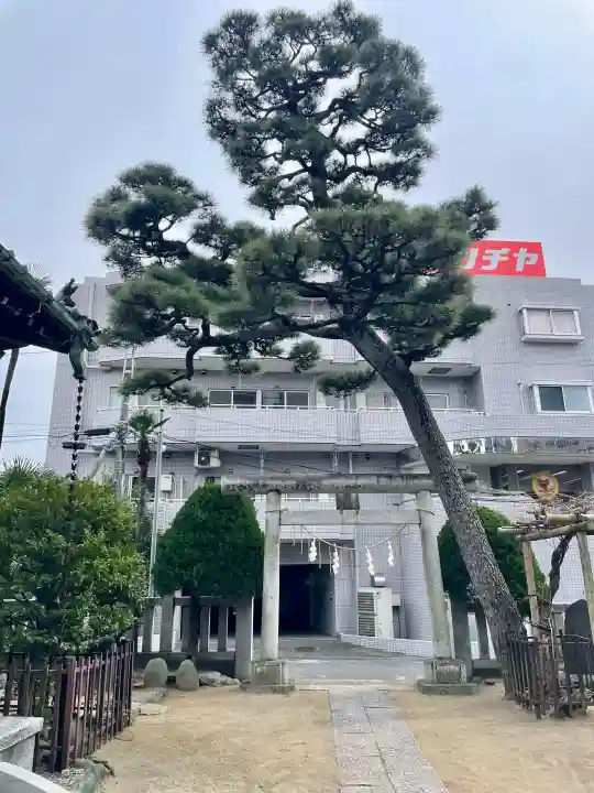 胡録神社の{uncategorized: "未分類", other: "その他", undefined: "問題あり", building: "その他建物", grave: "お墓", sacred_gate: "鳥居", guardian: "狛犬", statue: "像", buddha: "仏像", history: "歴史", nature: "自然", garden: "庭園", animal: "動物", pagoda: "塔", temizu: "手水舎", mountain_gate: "山門・神門", sanctuary: "本殿・本堂", subordinate: "末社・摂社", art: "芸術", scenery: "景色", jizo: "地蔵", ema: "絵馬", goshuin: "御朱印", omikuji: "おみくじ", items: "授与品その他", amulet: "お守り", goshuincho: "御朱印帳", eats: "食事", festival: "お祭り", votive_dance: "神楽", shichigosan: "七五三参", wedding: "結婚式", experience: "体験その他", initially: "初詣", around: "周辺", anti_infection: "感染症対策"}