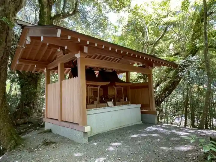 井頭神社の{uncategorized: "未分類", other: "その他", undefined: "問題あり", building: "その他建物", grave: "お墓", sacred_gate: "鳥居", guardian: "狛犬", statue: "像", buddha: "仏像", history: "歴史", nature: "自然", garden: "庭園", animal: "動物", pagoda: "塔", temizu: "手水舎", mountain_gate: "山門・神門", sanctuary: "本殿・本堂", subordinate: "末社・摂社", art: "芸術", scenery: "景色", jizo: "地蔵", ema: "絵馬", goshuin: "御朱印", omikuji: "おみくじ", items: "授与品その他", amulet: "お守り", goshuincho: "御朱印帳", eats: "食事", festival: "お祭り", votive_dance: "神楽", shichigosan: "七五三参", wedding: "結婚式", experience: "体験その他", initially: "初詣", around: "周辺", anti_infection: "感染症対策"}