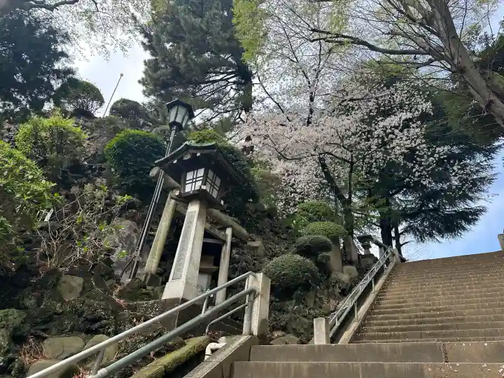 品川神社の{uncategorized: "未分類", other: "その他", undefined: "問題あり", building: "その他建物", grave: "お墓", sacred_gate: "鳥居", guardian: "狛犬", statue: "像", buddha: "仏像", history: "歴史", nature: "自然", garden: "庭園", animal: "動物", pagoda: "塔", temizu: "手水舎", mountain_gate: "山門・神門", sanctuary: "本殿・本堂", subordinate: "末社・摂社", art: "芸術", scenery: "景色", jizo: "地蔵", ema: "絵馬", goshuin: "御朱印", omikuji: "おみくじ", items: "授与品その他", amulet: "お守り", goshuincho: "御朱印帳", eats: "食事", festival: "お祭り", votive_dance: "神楽", shichigosan: "七五三参", wedding: "結婚式", experience: "体験その他", initially: "初詣", around: "周辺", anti_infection: "感染症対策"}