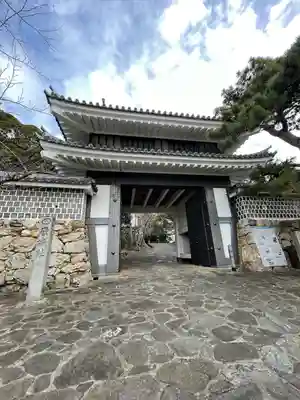 護国神社の山門・神門